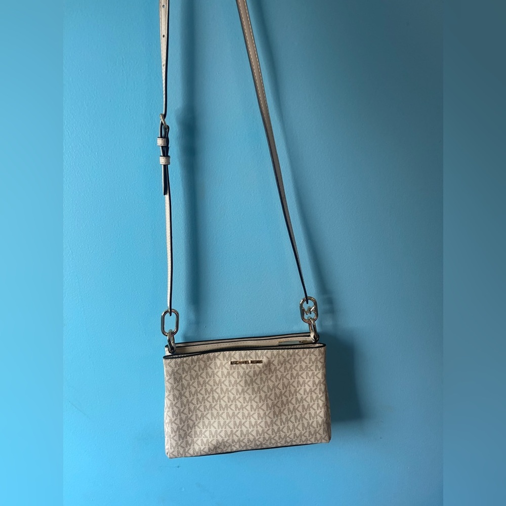 Micheal Kors Crossbody